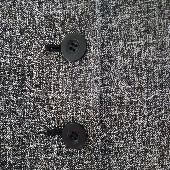 Covington • Women's Tweed-Like Button Front 3/4 Sleeve Blazer - Picture 7 of 15
